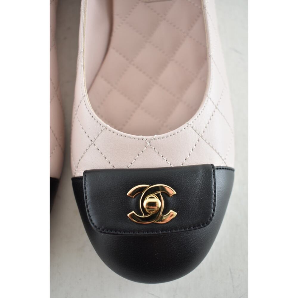Chanel 24B Pink Black Turnlock Gold CC Logo Quilted Ballet Ballerina Flat 38 - Picture 7 of 15